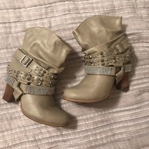 Bedazzled, Tan cowgirl booties